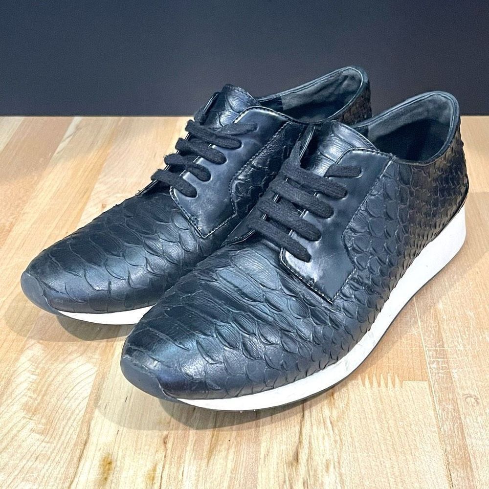 Vince Alligator Embossed Print Slip On Leather Sneakers. Size 8.